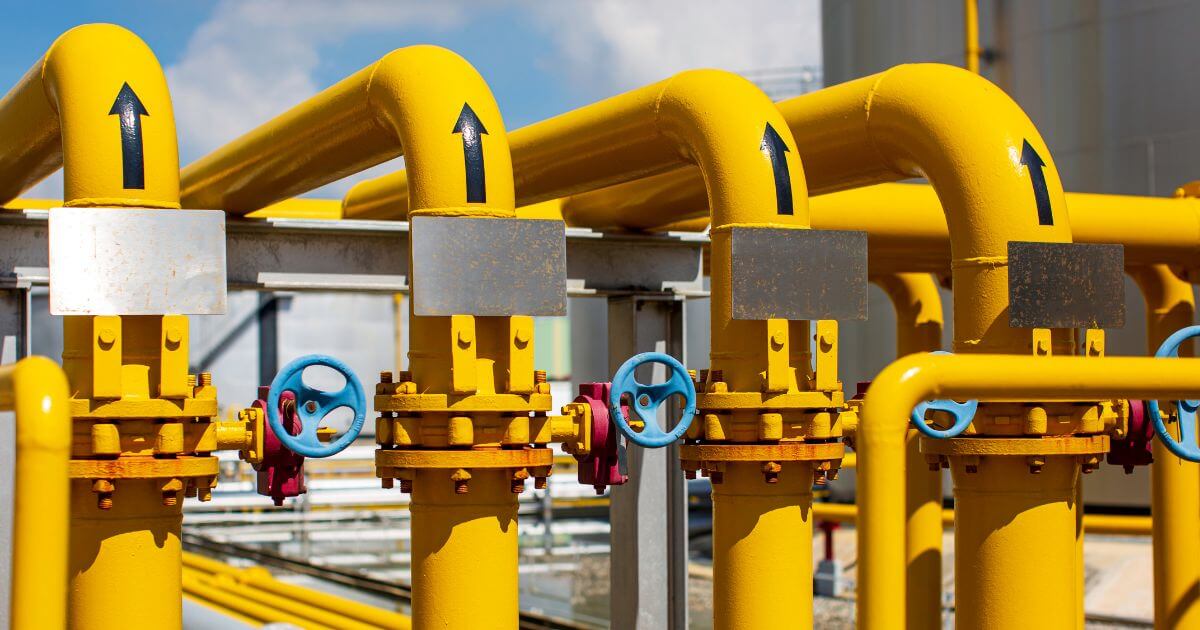 Fluid management in oil fields using IoT technology for dynamic flow control and automation